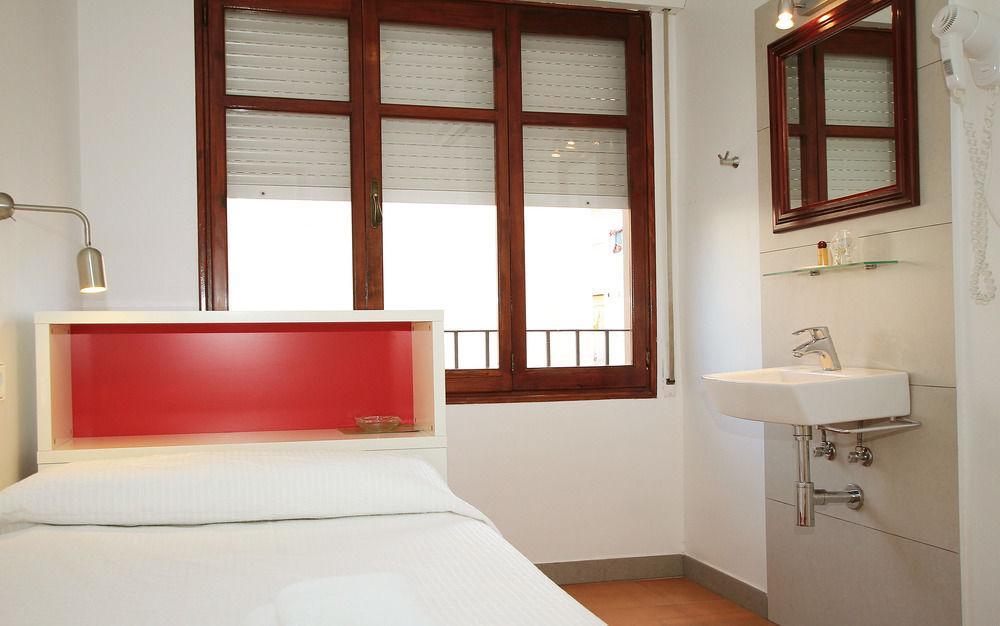 Hostal Ripoll Ibiza Экстерьер фото